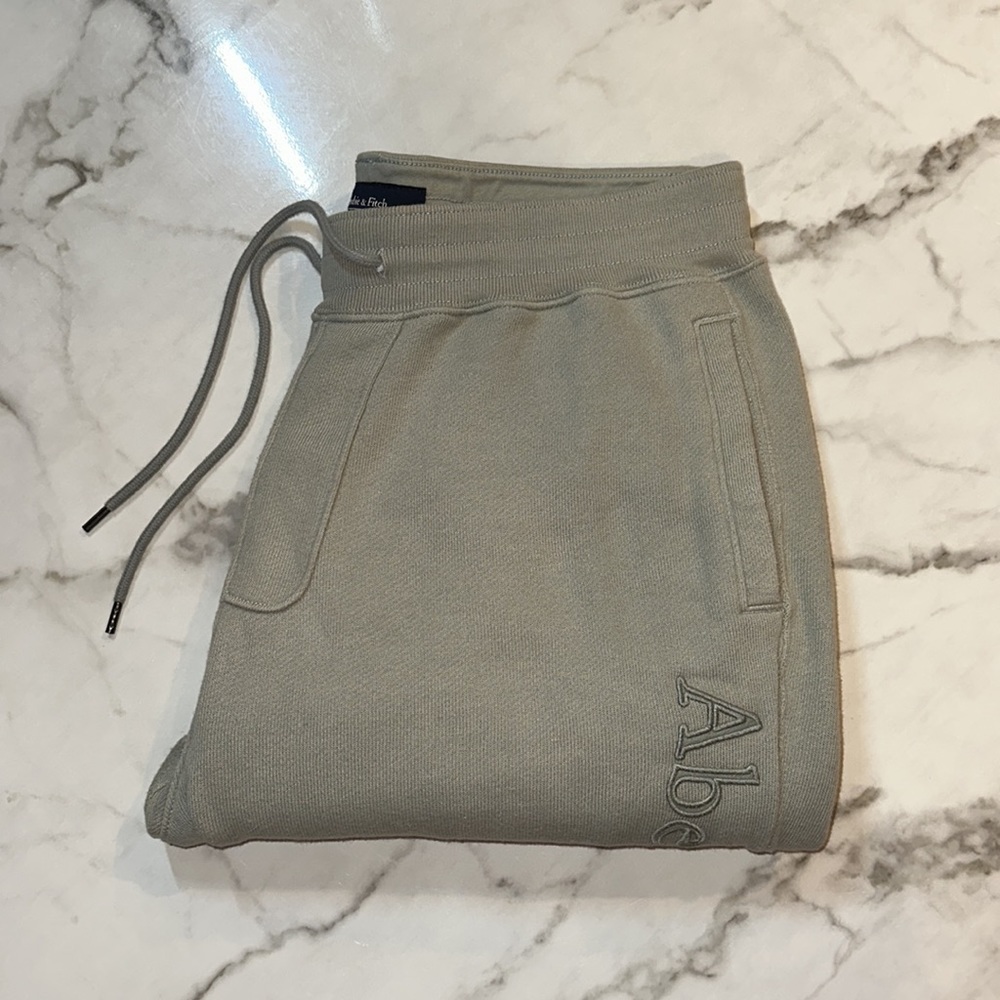 Men’s A&F sweatpants
